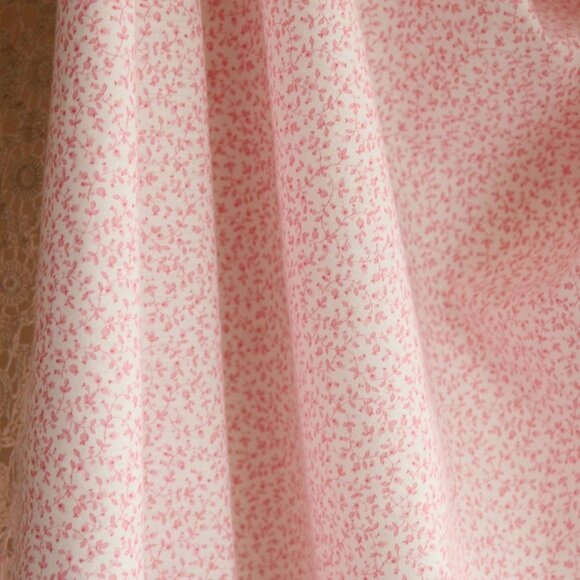 Vintage Fabric Scrap, Pink Floral VInes Cotton 46" x 46" Square, Fat Quarter - Picture 3 of 10